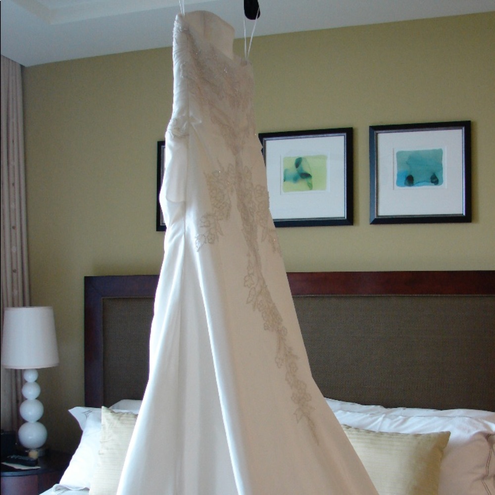 Augusta Jones size 4 Wedding Dress w shoes